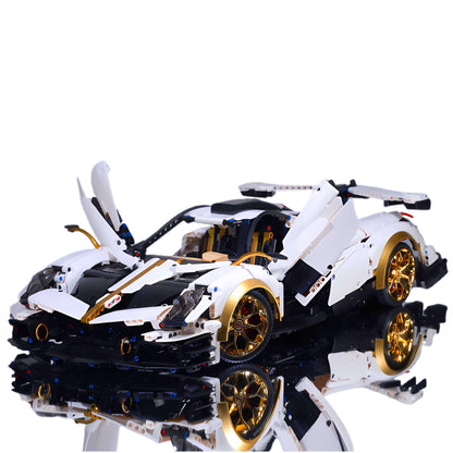 Tongshengju Building the 1:8 Pagani Huayra model with 3428 bricks