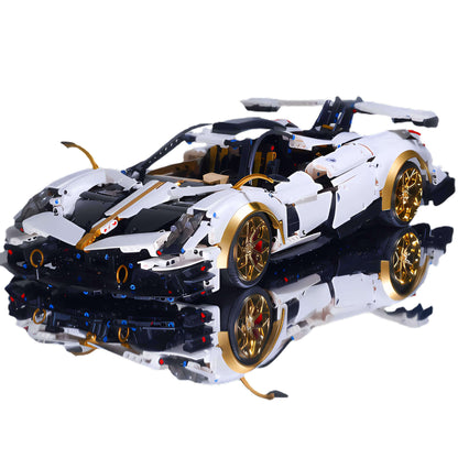 Tongshengju Building the 1:8 Pagani Huayra model with 3428 bricks